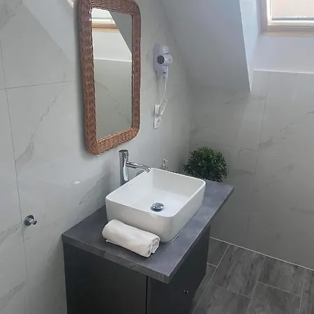 Corner 4* تيهاني