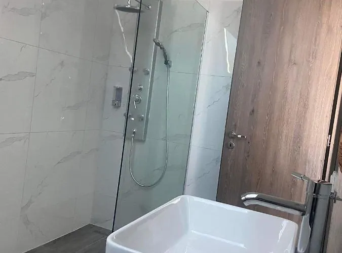 Corner 招待所 蒂豪尼